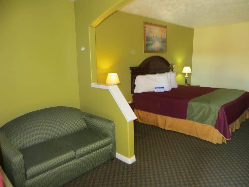 Americas Best Value Inn & Suites Hempstead Room photo
