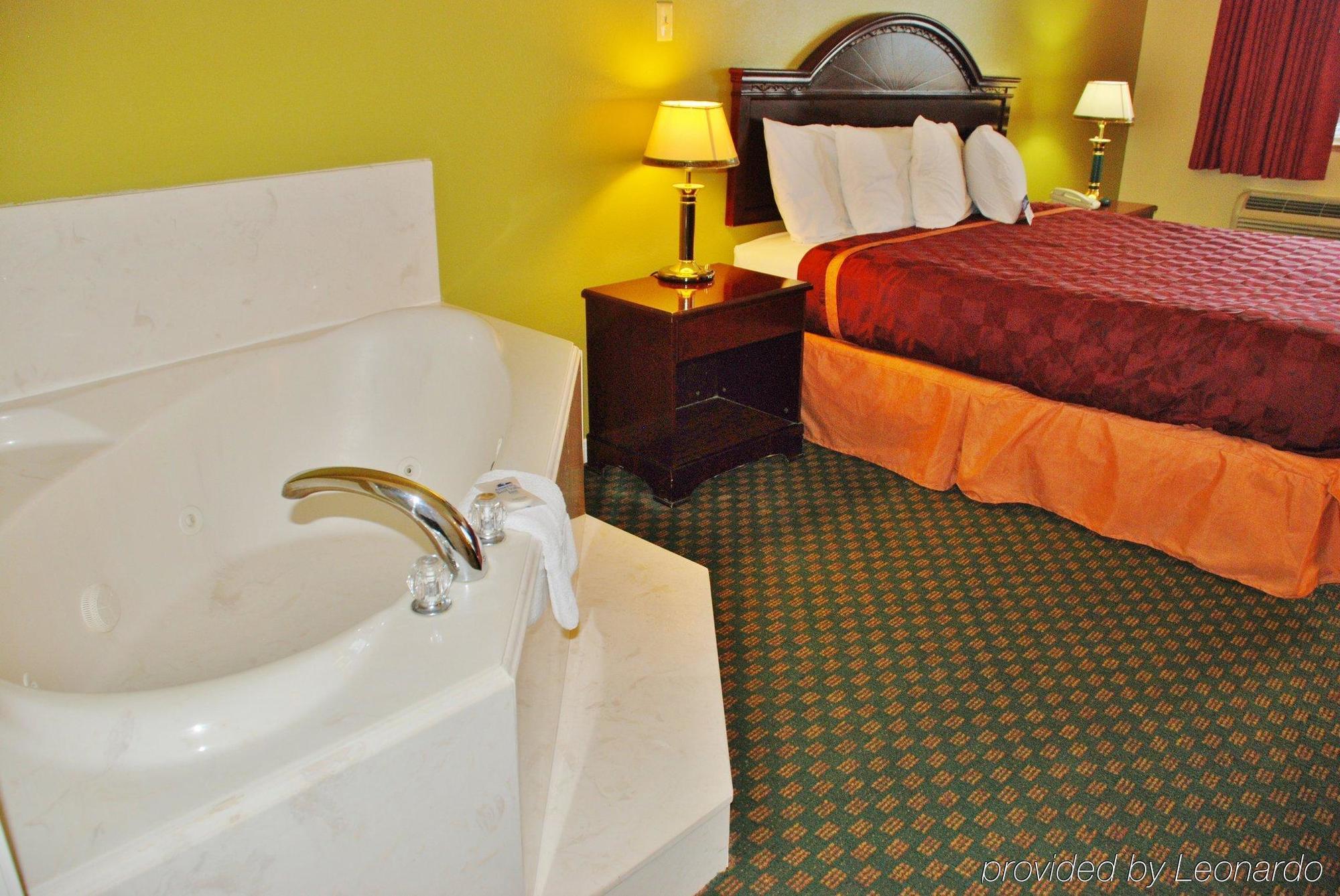 Americas Best Value Inn & Suites Hempstead Exterior photo